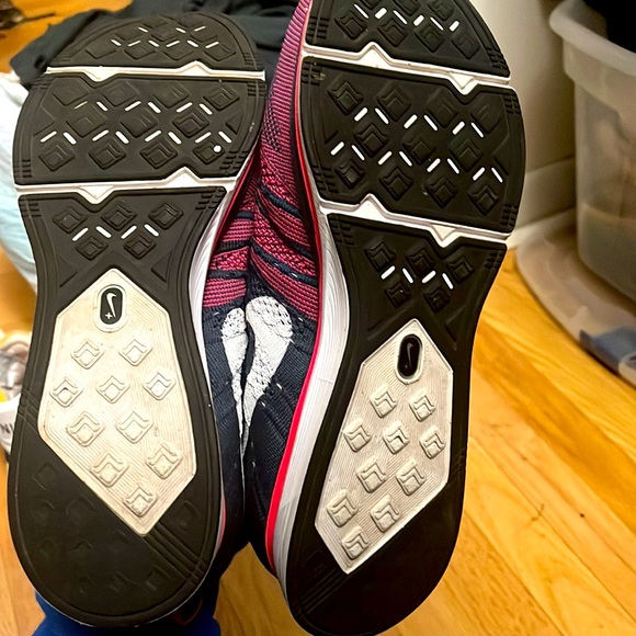 Practically new Nike running shoes - Picture 6 of 6